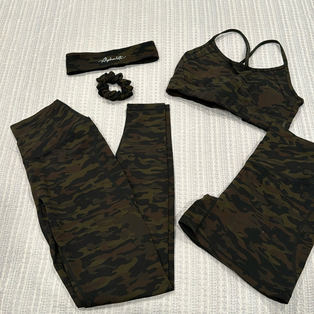 Alphalete Camo Leggings & Sports Bra Set - Olive Green Black